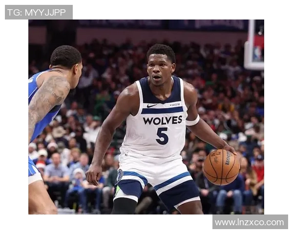 布里奇斯精准助攻罗宾逊单臂暴扣展现惊人弹跳与力量