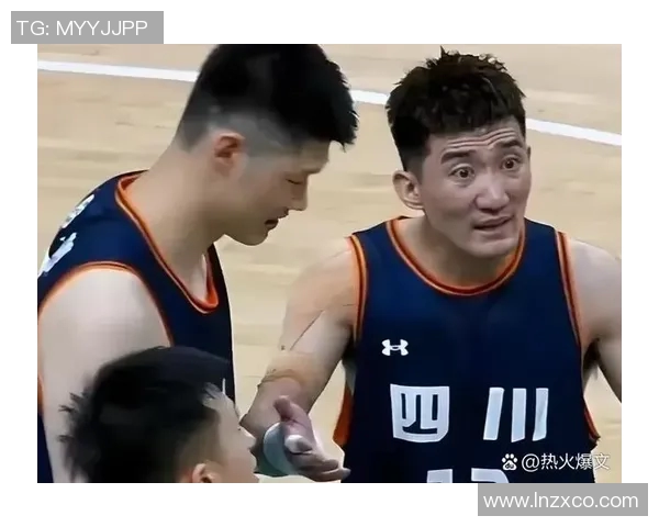 篮球赛场意外变身格斗场张昊抱摔胡金秋引发孙铭徽强烈不满 篮球赛场意外变身格斗场张昊抱摔胡金秋引发孙铭徽强烈不满