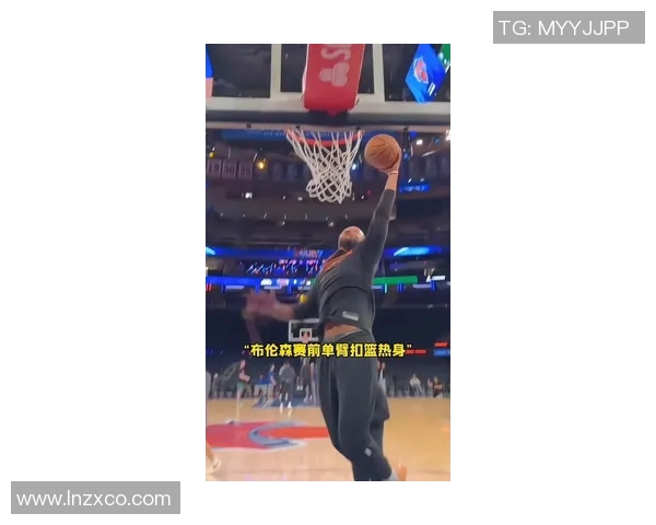 杰伦-布朗交叉步过人 杀入禁区单臂劈扣