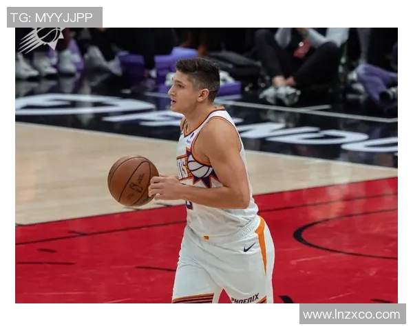 范弗里特外线接球 超远三分空心入网 范弗里特外线接球 超远三分空心入网