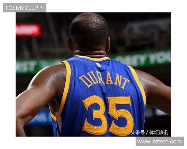 好在无碍!布泽利斯突破踩到拉松脚面 被搀扶回更衣室调整后上场 好在无碍!布泽利斯突破踩到拉松脚面 被搀扶回更衣室调整后上场