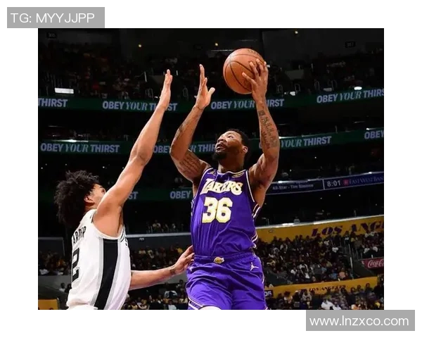 东契奇35+5+8，詹姆斯准三双，湖人却主场119-132惨败无文班马刺！