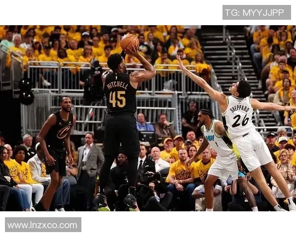 状态一般！加兰米切尔合计35中14，仅得到44分10助攻