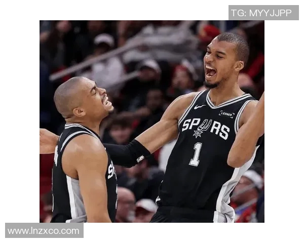 马刺完胜!文班38+16联盟最多,康宁汉姆26+8没借口,活塞2人受伤